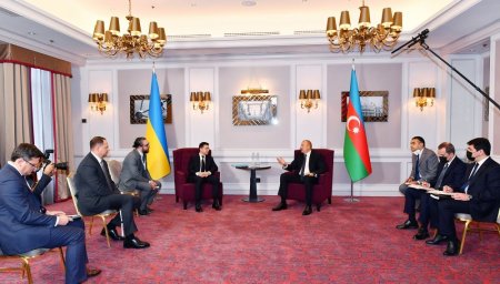 Prezident İlham Əliyev Brüsseldə Ukrayna Prezidenti Vladimir Zelenski ilə görüşüb (FOTO)