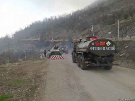 Sülhməramlılara aid 10 avtomobil Laçın yolundan maneəsiz keçib (FOTO)