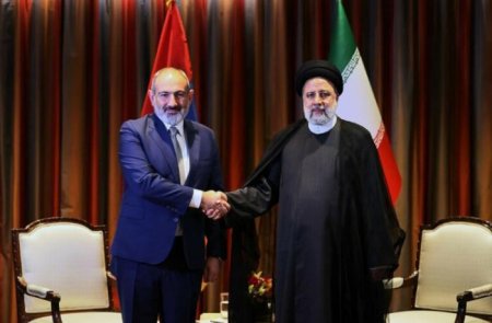 Paşinyan İran prezidentini İrəvana dəvət etdi
